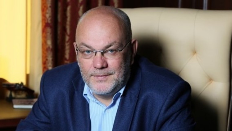 Виталий Гутман наглядно выразил отрицательное отношение к переходу обучения на полный дистант