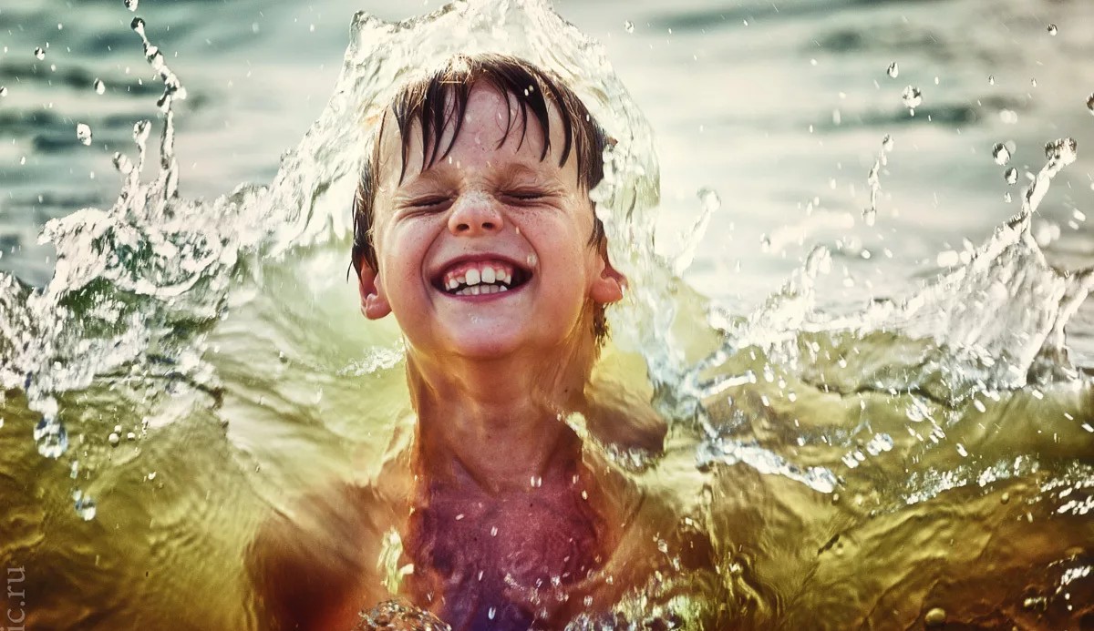 В Минздраве заявили, что риск заразиться коронавирусом во время купания невелик