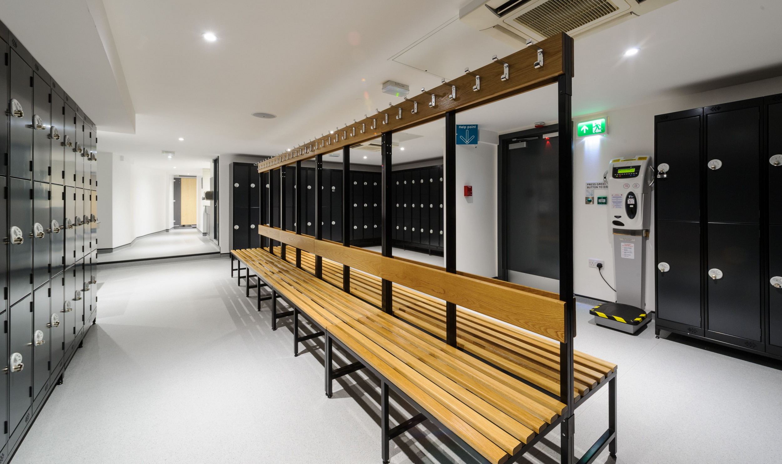 Эксперт предложила обновить правила размещения гардеробов в школах для эффективного использования зданий