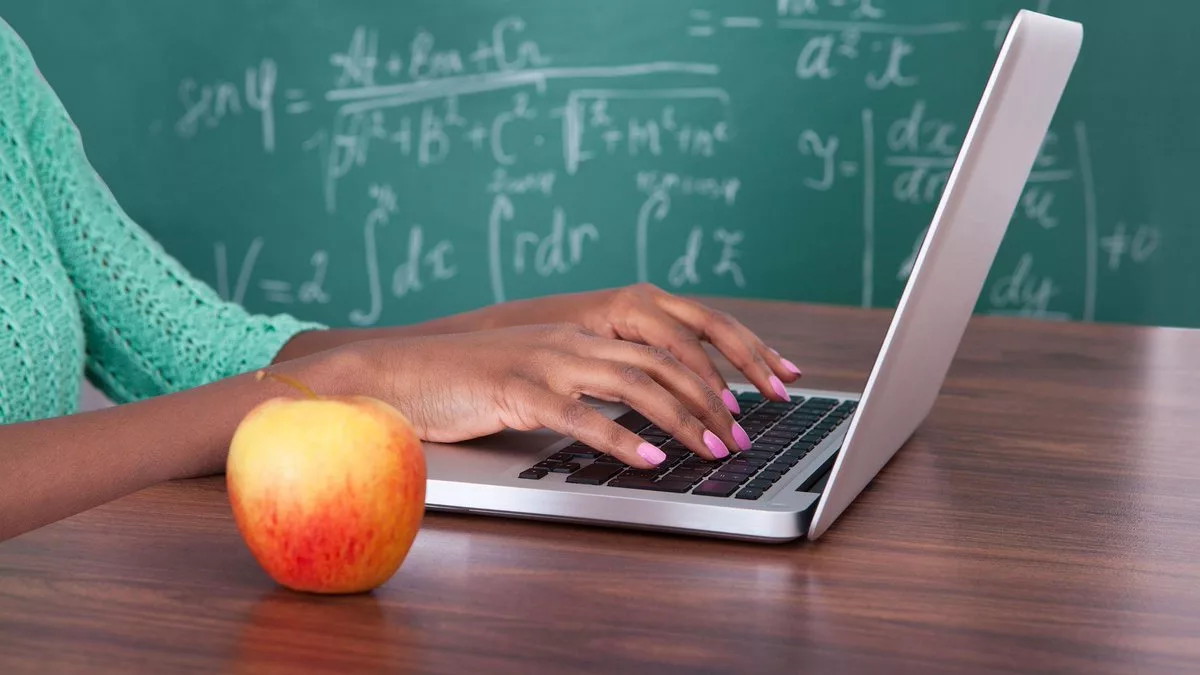 В Казахстане учителя, у которых нет компьютеров, согласились заплатить 50% от их стоимости