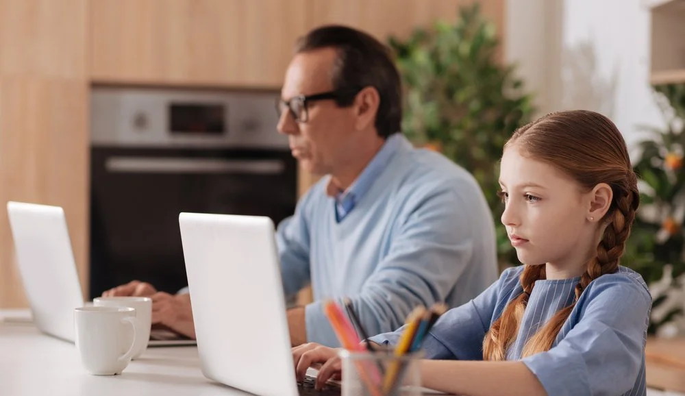 Дистанционное образование заставило родителей учиться вместе с детьми