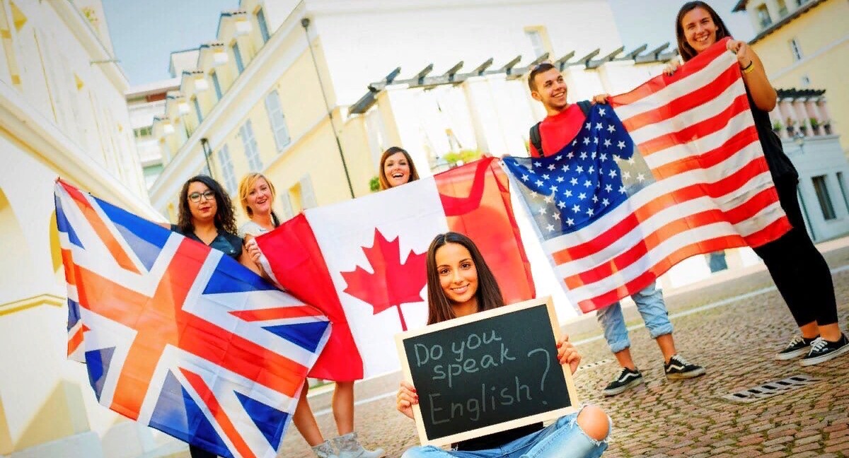 «Учителей заставляют использовать учебники, которые давно устарели и с точки зрения методики, и с точки зрения языка»