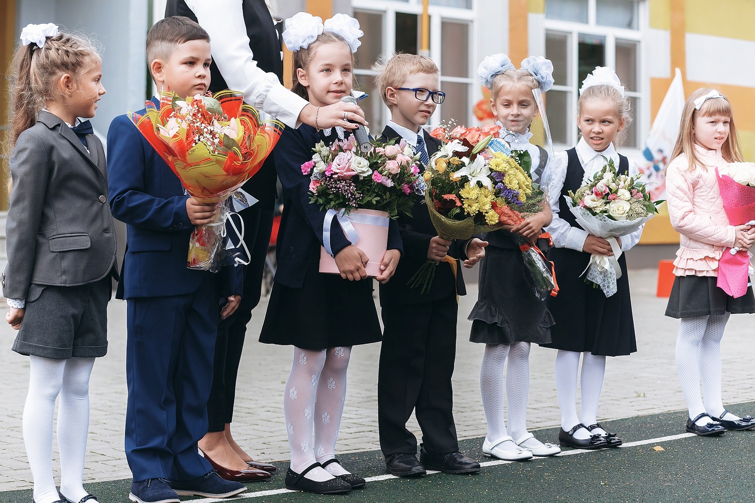 В Омской области линейки пройдут для 1-х, 9-х и 11-х классов