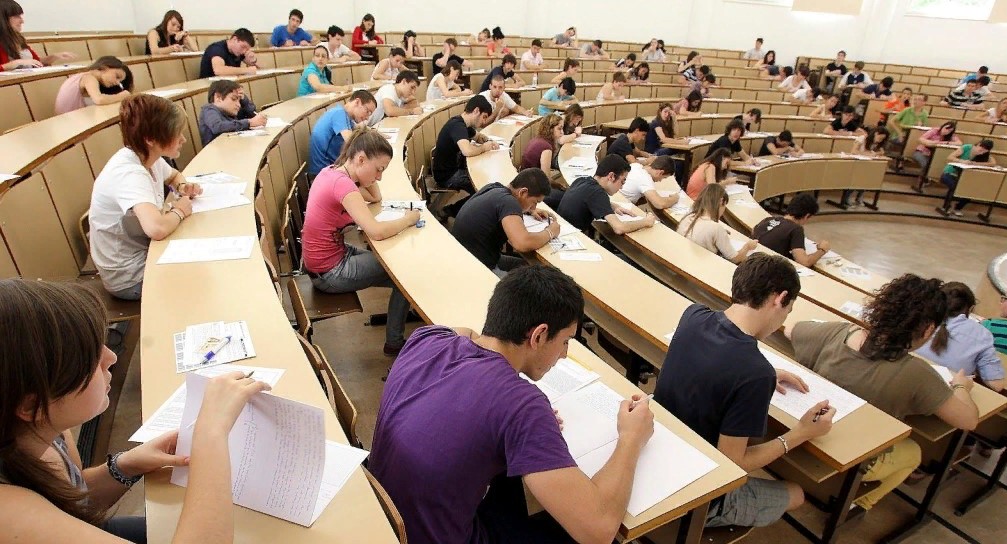 Минобрнауки: вузы вправе делать студентам скидки на платное обучение