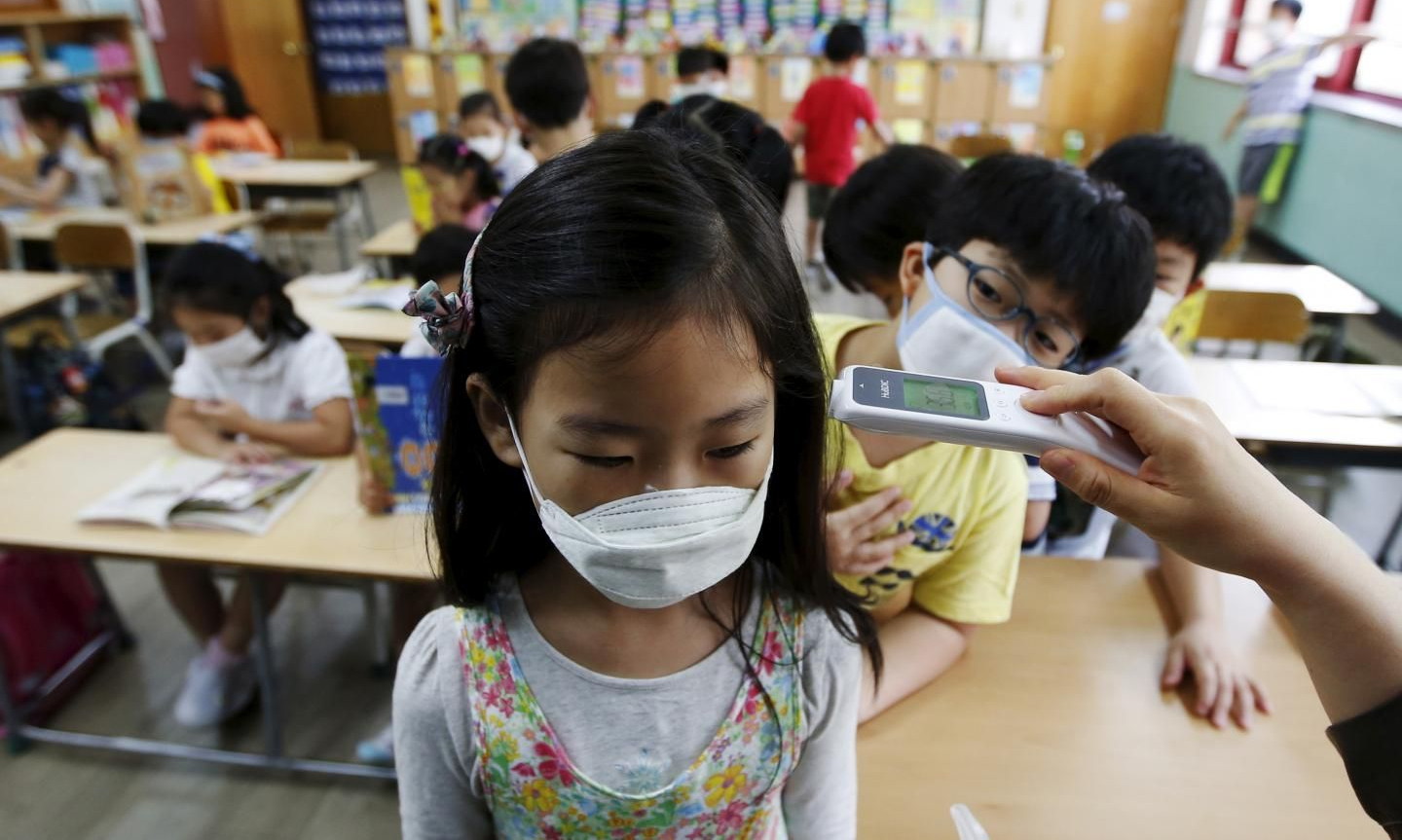 Из-за коронавируса японским школьникам сократили летние каникулы до 9 дней