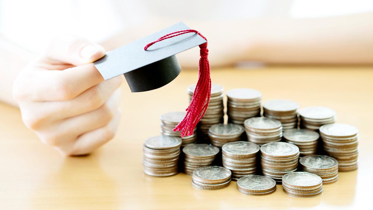 Мишустин объявил о снижении ставки образовательных кредитов до 3%