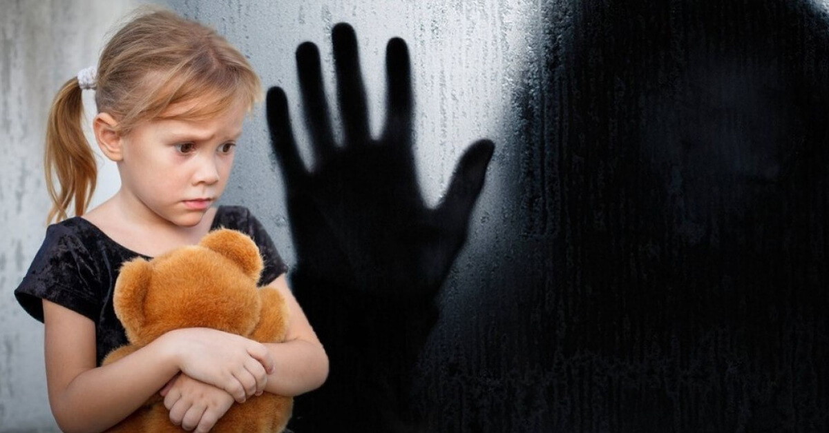 Жительницу Эстонии, получившую титул «Мать года», обвиняют в издевательствах над пятью детьми