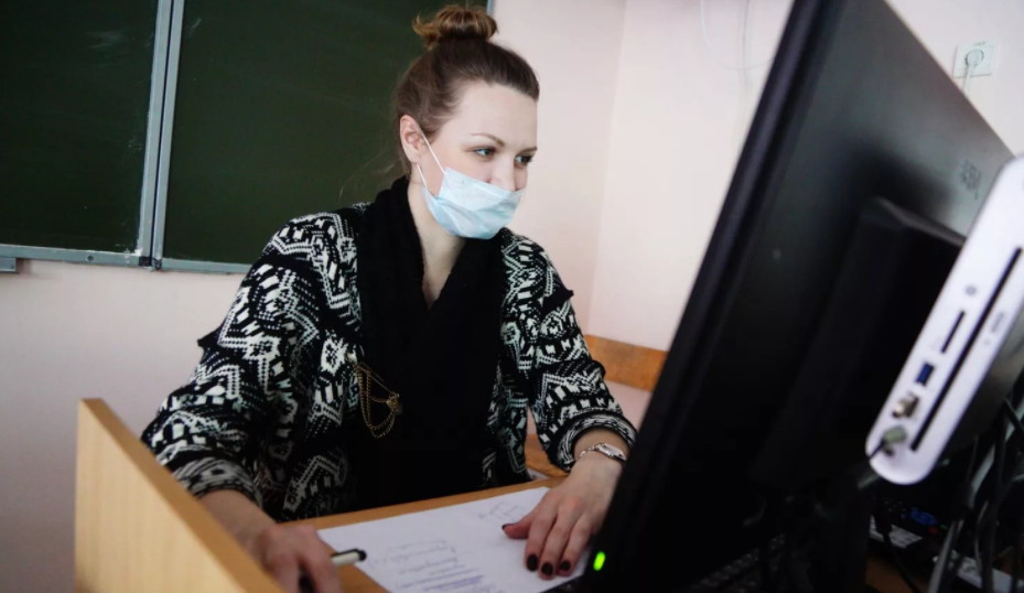 Школы и классы в Москве не будут закрывать на карантин, если заболеет учитель