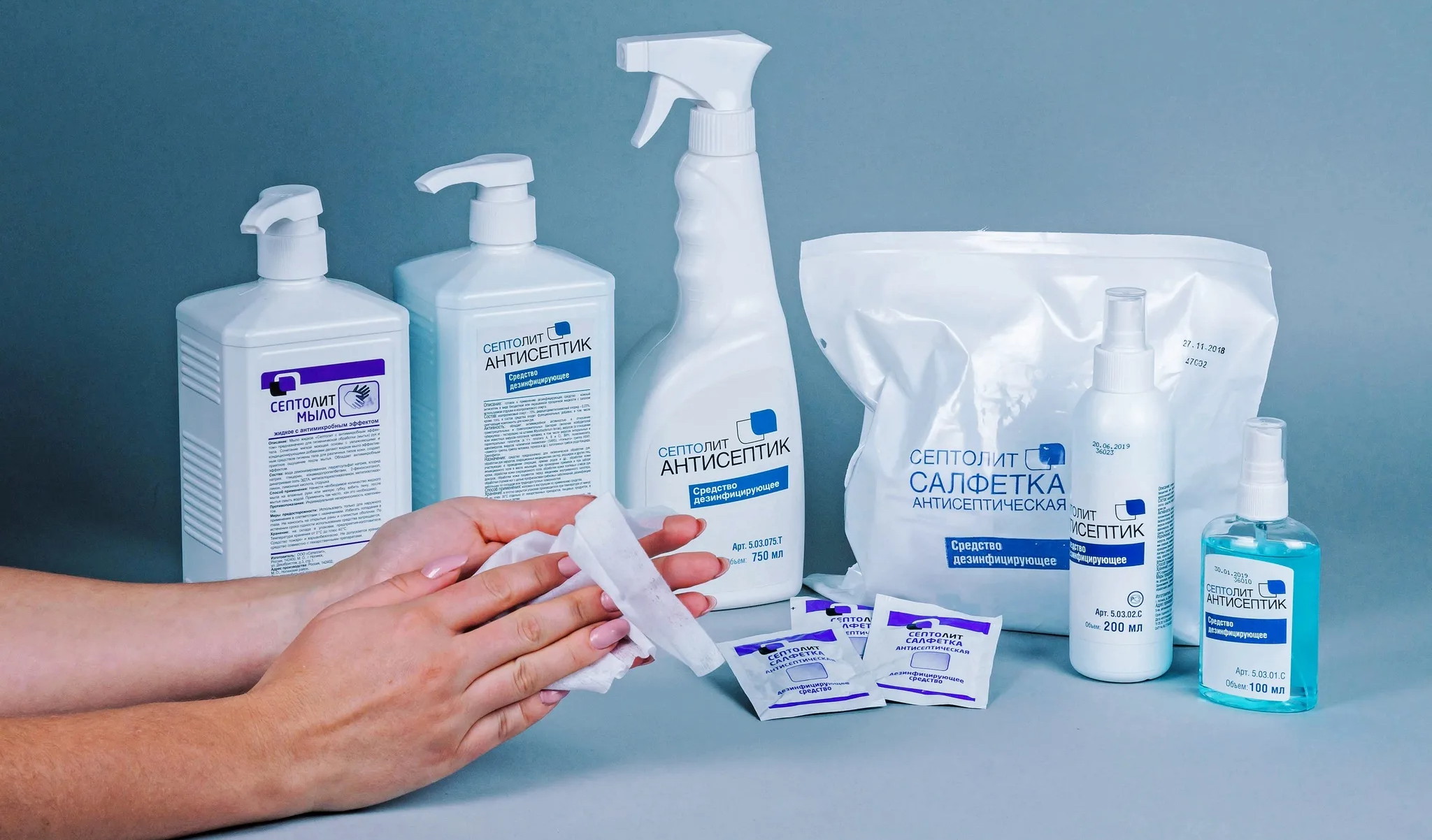 Кравцов запретил школам собирать деньги с родителей на антисептики