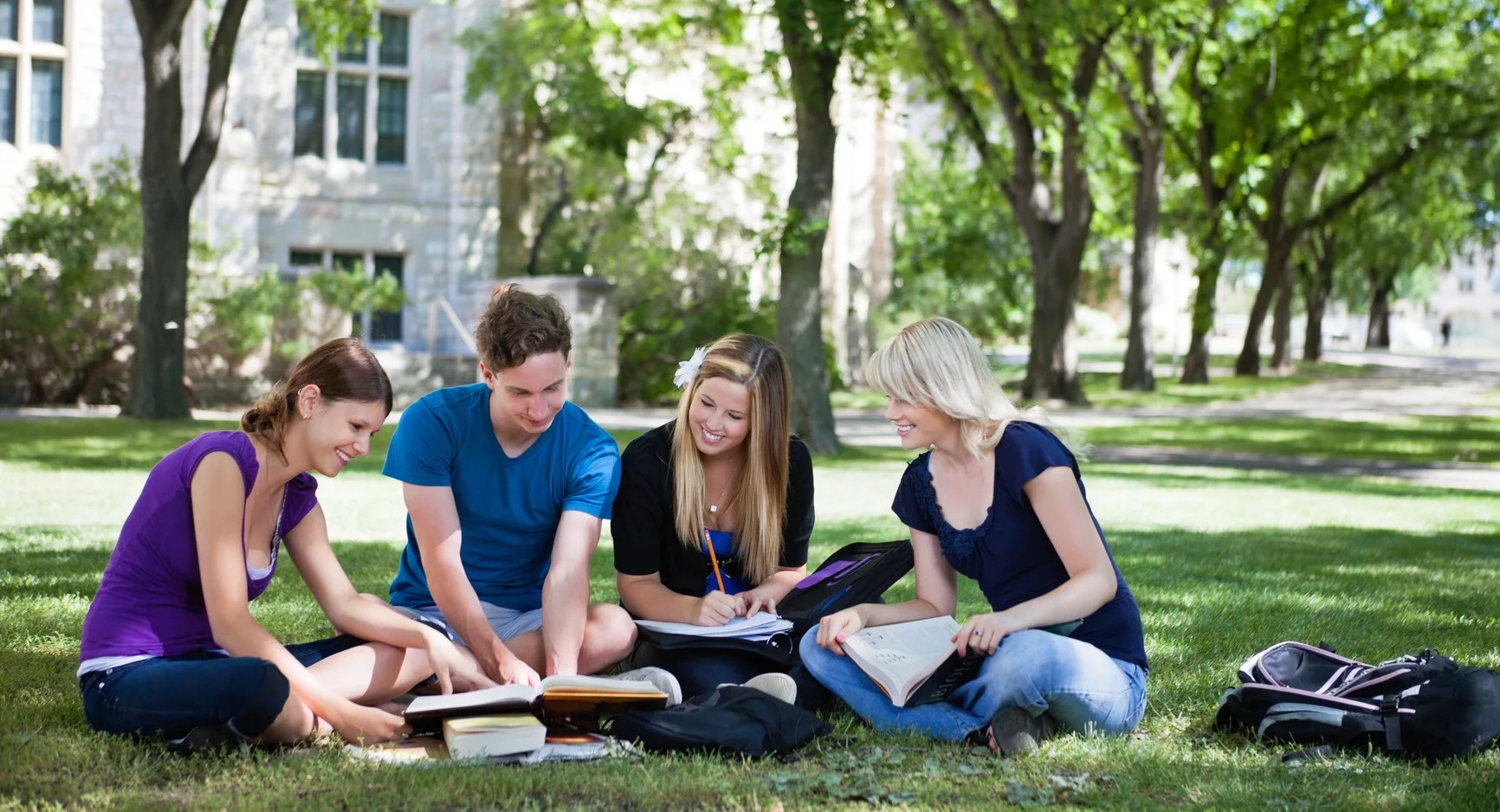 Мэр Нью-Йорка сообщил, что занятия в школах могут проводить на открытом воздухе