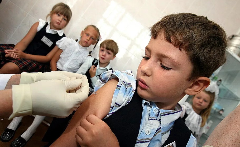 Вакцинация школьников началась. Где сделать прививку?