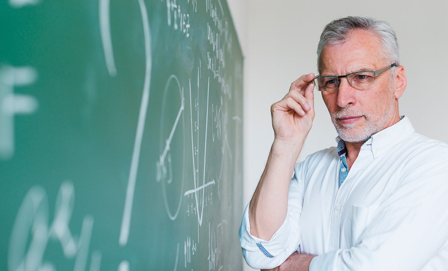 Большинство учителей решили работать на пенсии из-за нехватки доходов