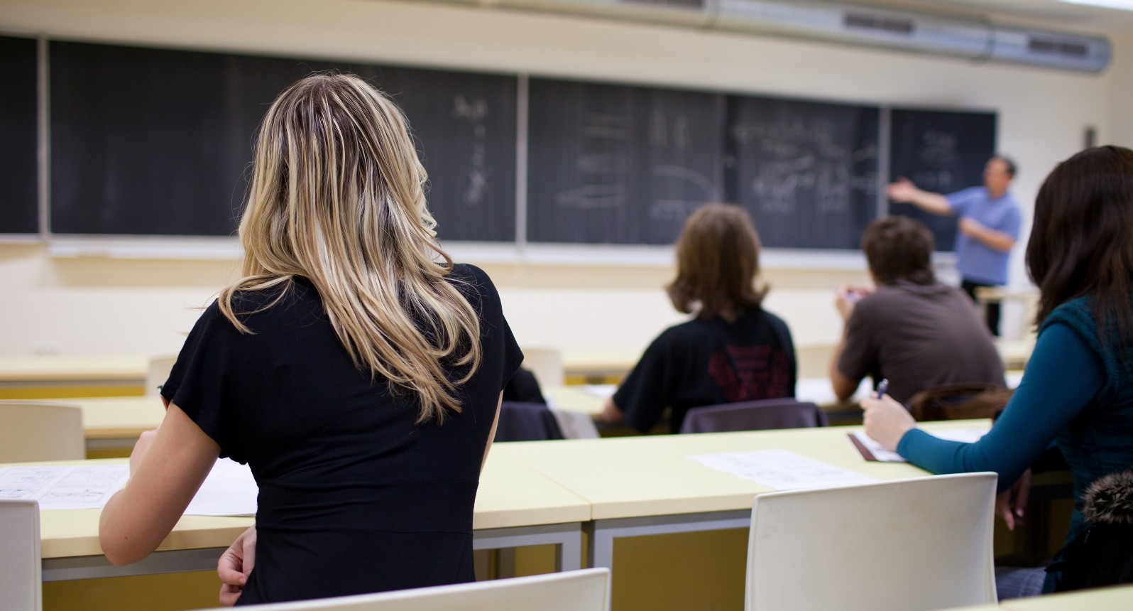 Минобрнауки: Полный переход на дистанционный формат в вузах невозможен