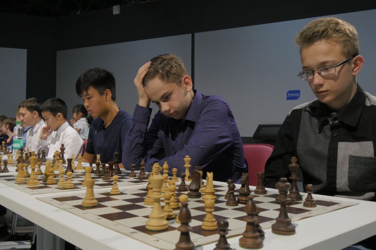 ​Известные гроссмейстеры провели турниры по шахматам в рамках ЮСОФ
