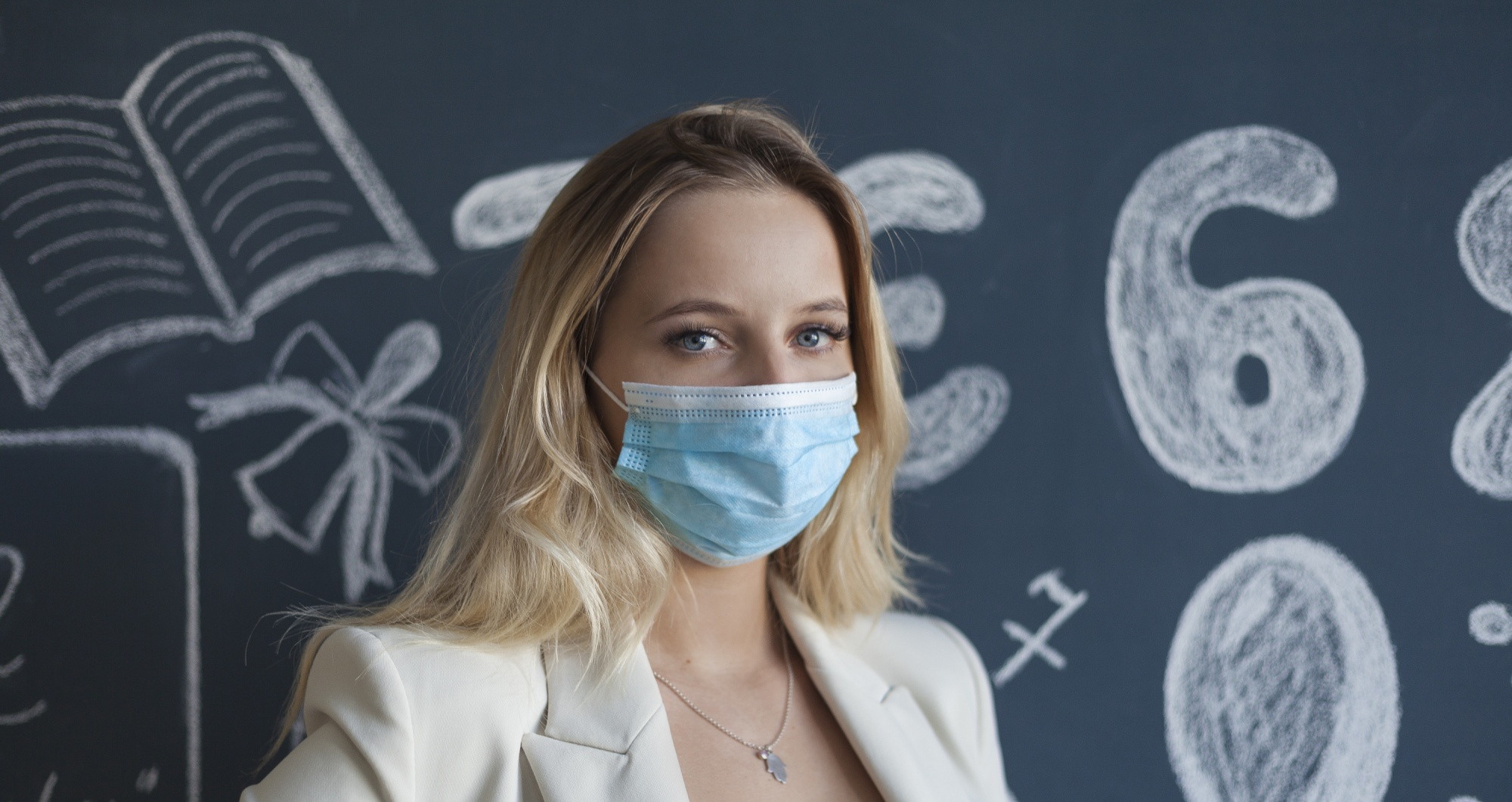 Минпросвещения: учителей не будут увольнять за отказ от вакцинации против коронавируса