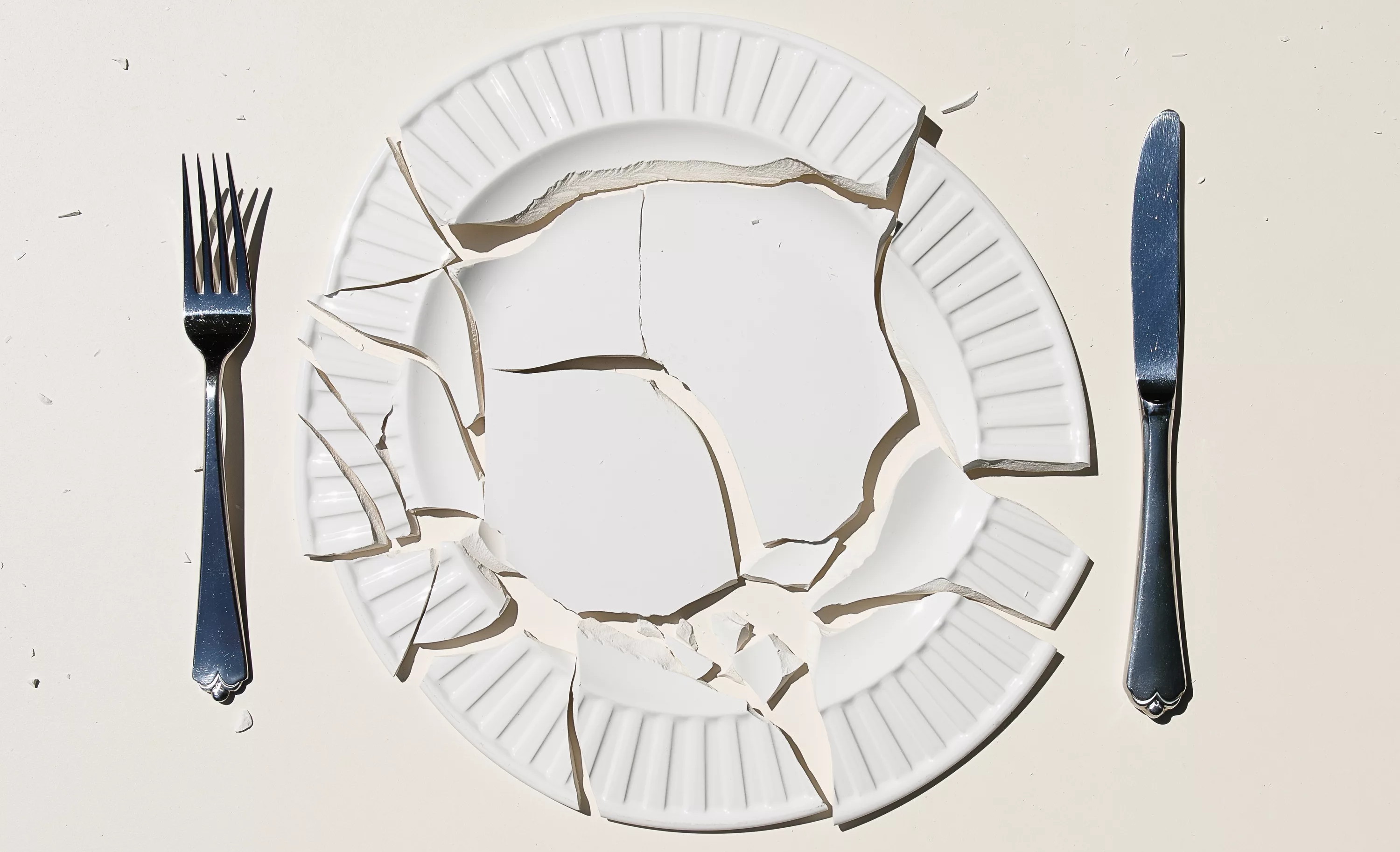 В школьных столовых Кызыла не хватает столов, стульев и посуды