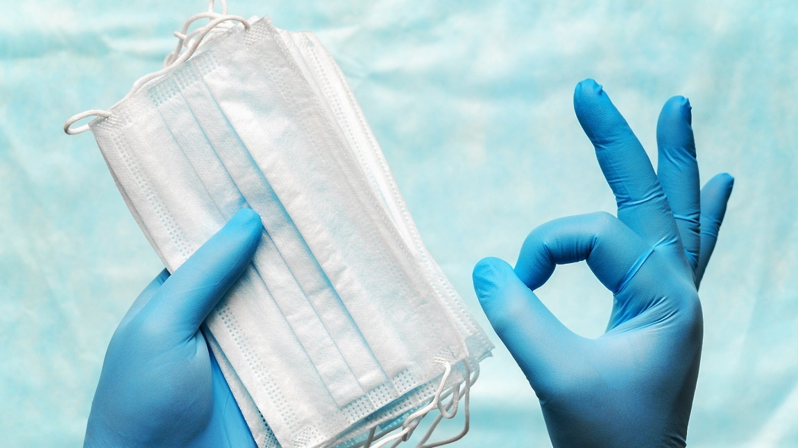 Учителям рекомендовали использовать маски и вне учебного процесса