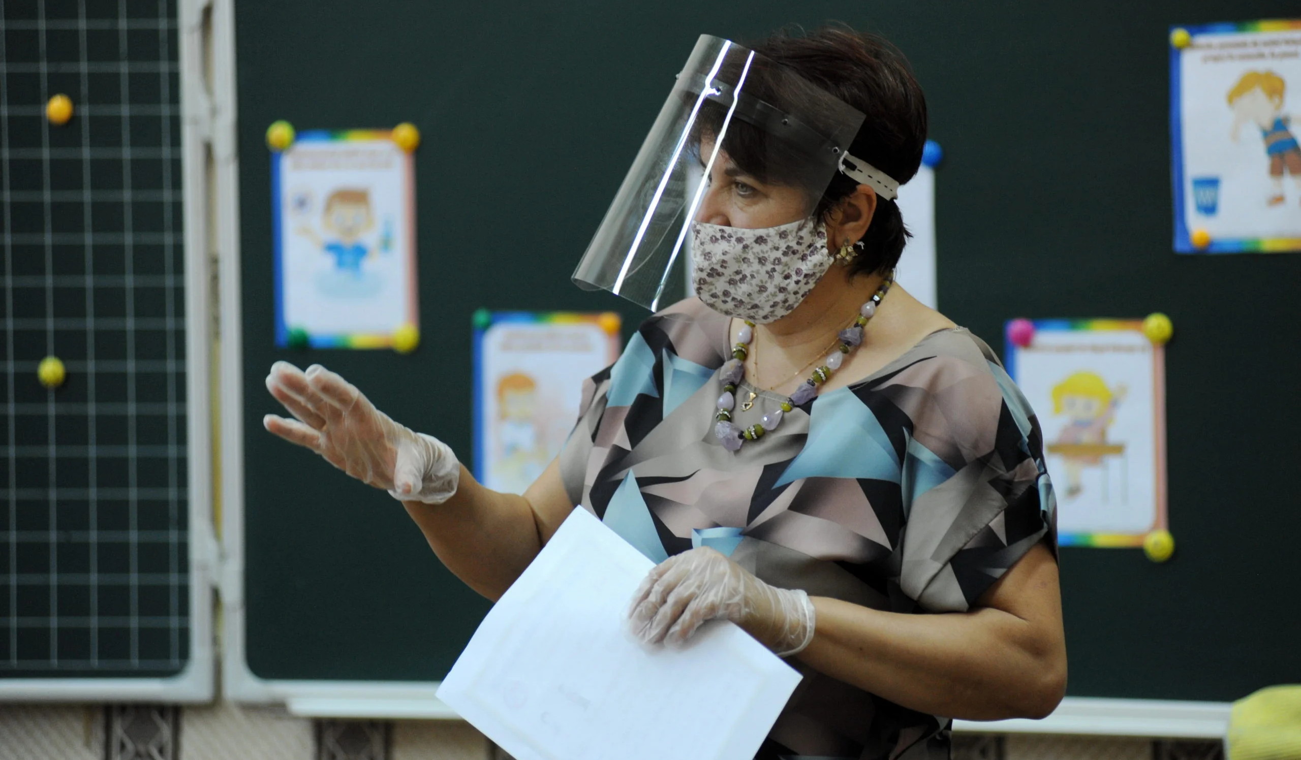 В Москве учителей из группы риска по коронавирусу заменят студентами