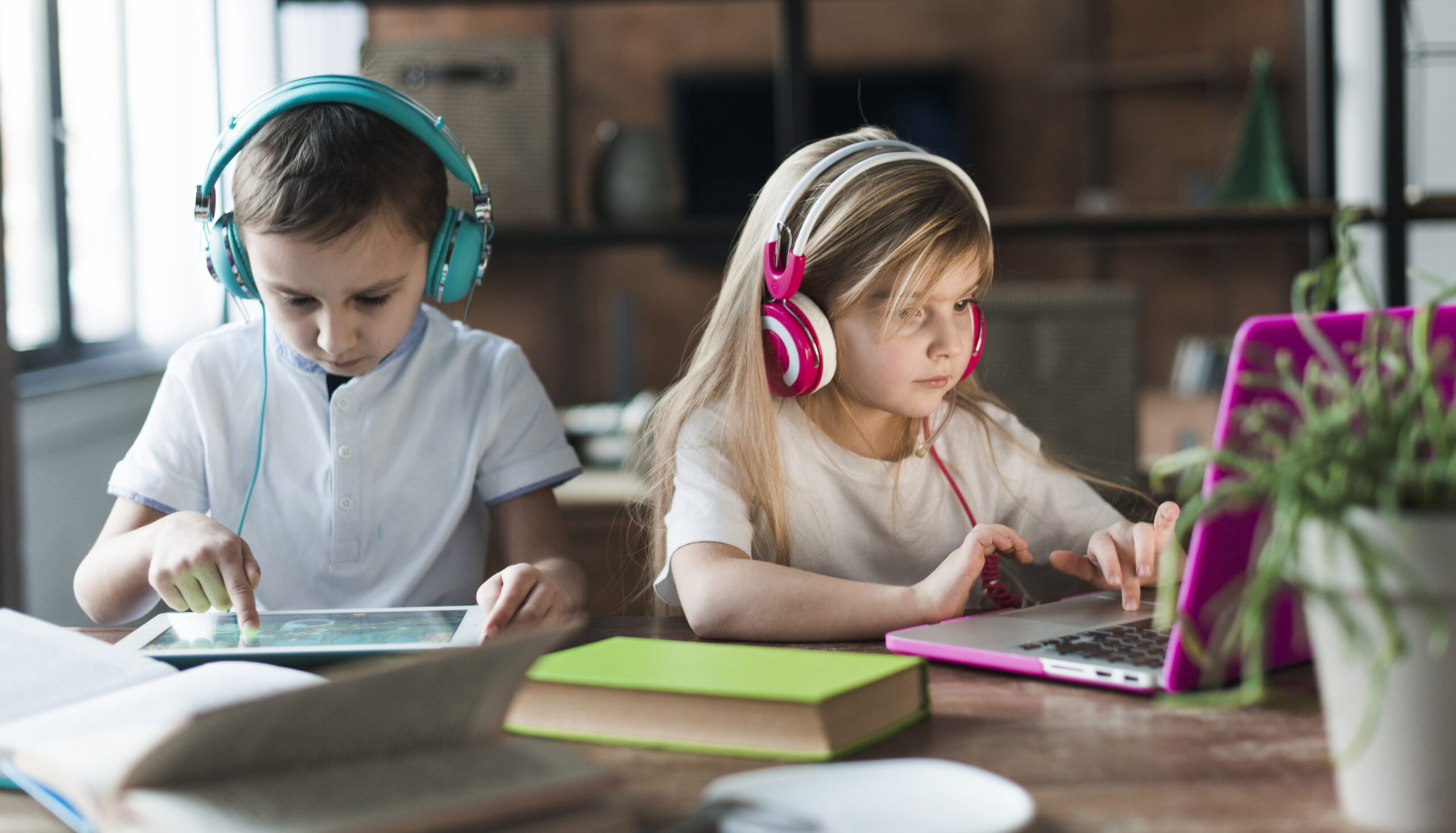 Технопарки подготовили онлайн-занятия для школьников на время каникул