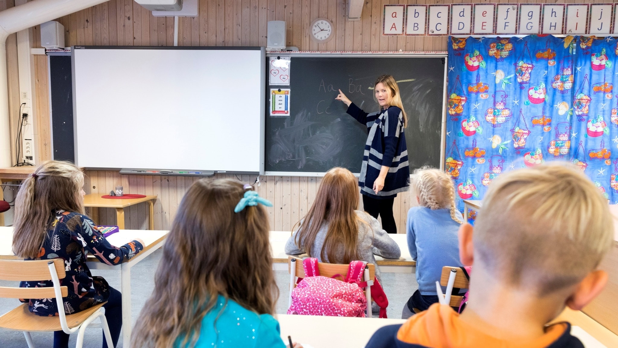 В Швеции предложили отменить обучение школьников родному языку