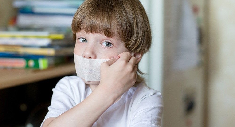 «Заклеила рот скотчем»: в элитной уфимской гимназии разгорелся скандал из-за учительницы