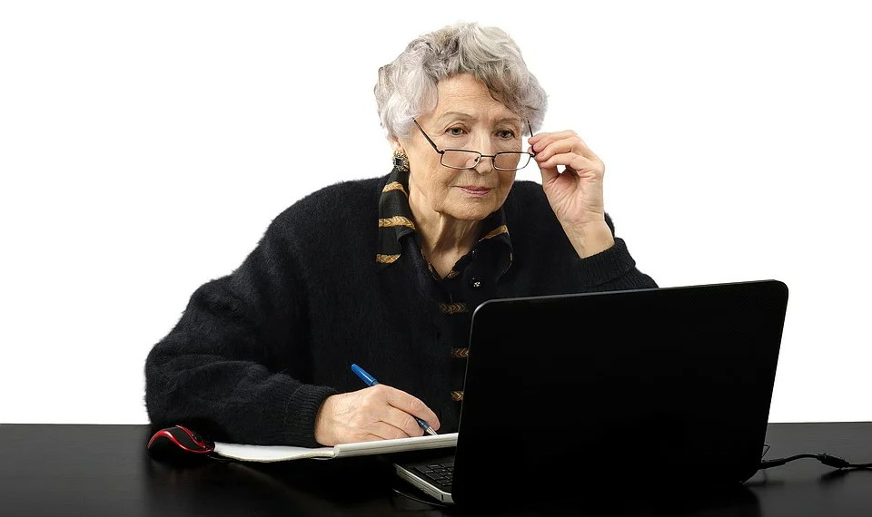 Пожилым преподавателям вузов рекомендуют читать лекции дистанционно