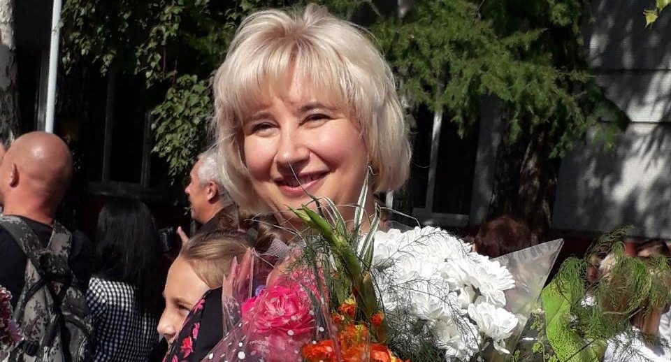 «В 13.45 написала в классном чате, а через 15 минут ее не стало». Кто ответит за смерть учителей от коронавируса?