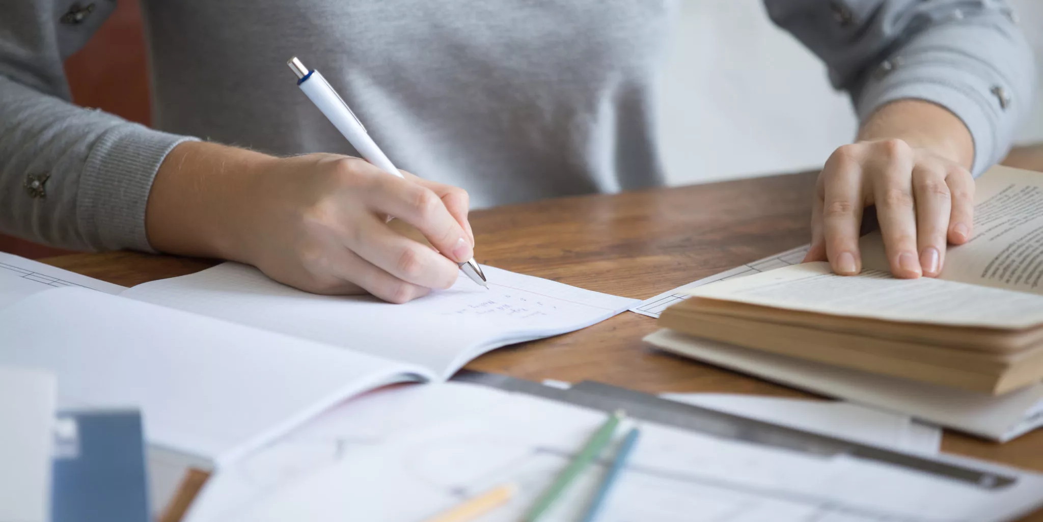 Учителя предлагают написать итоговые сочинения вместо учеников за 3 тысячи рублей