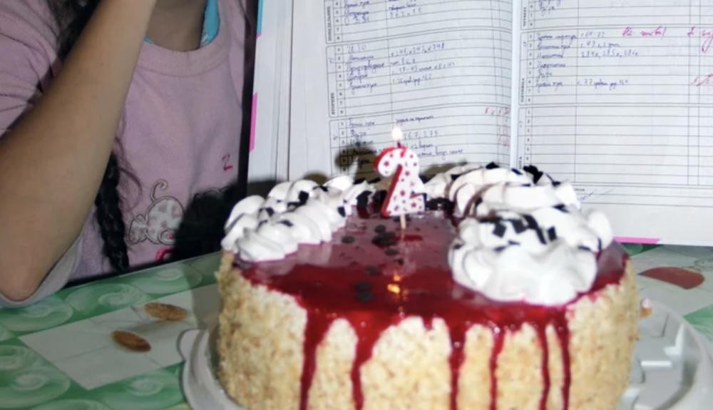 Заботливый отец устроил праздник из-за первой «двойки» дочери