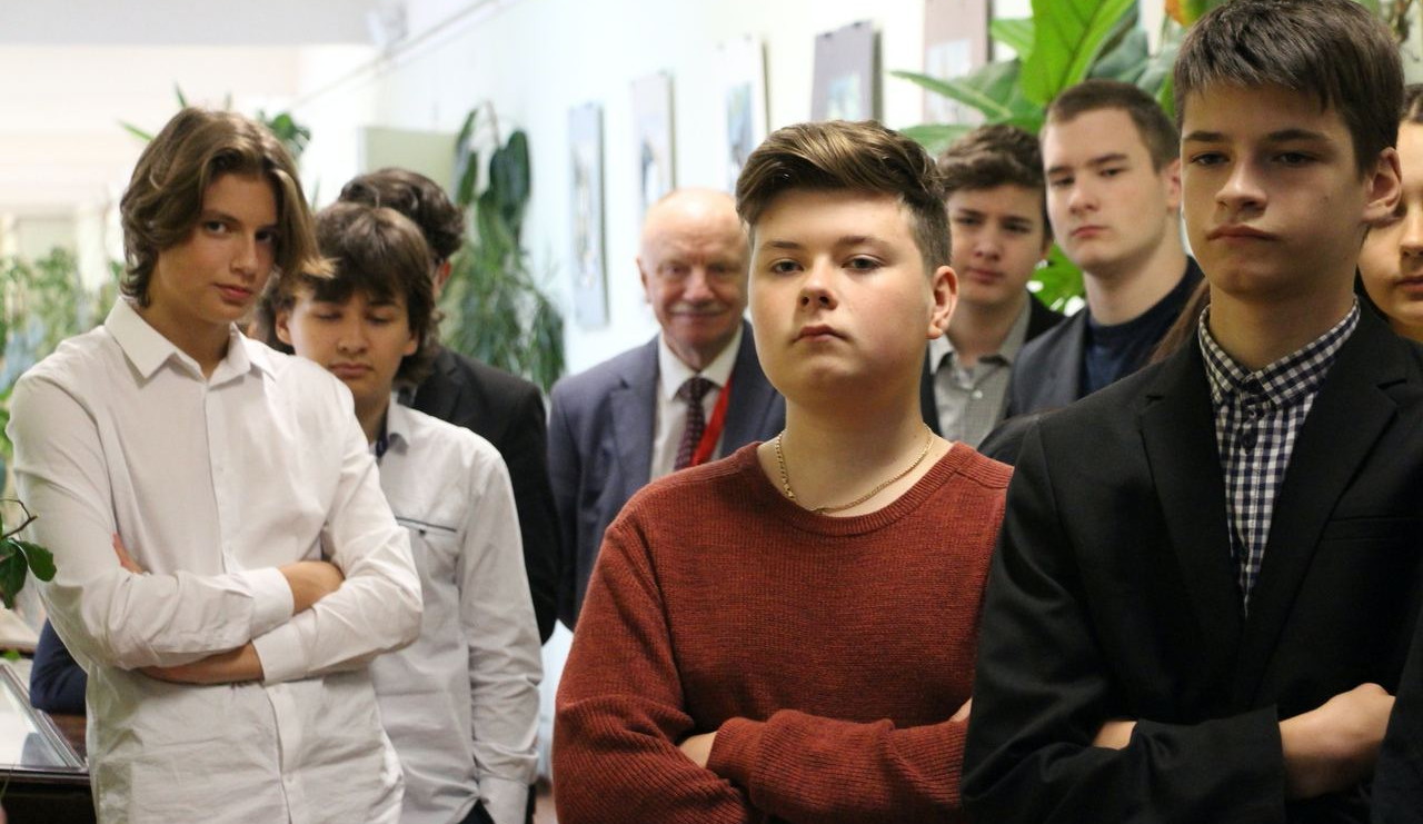 «Никто не объяснил, по какой причине нам не продлили статус»