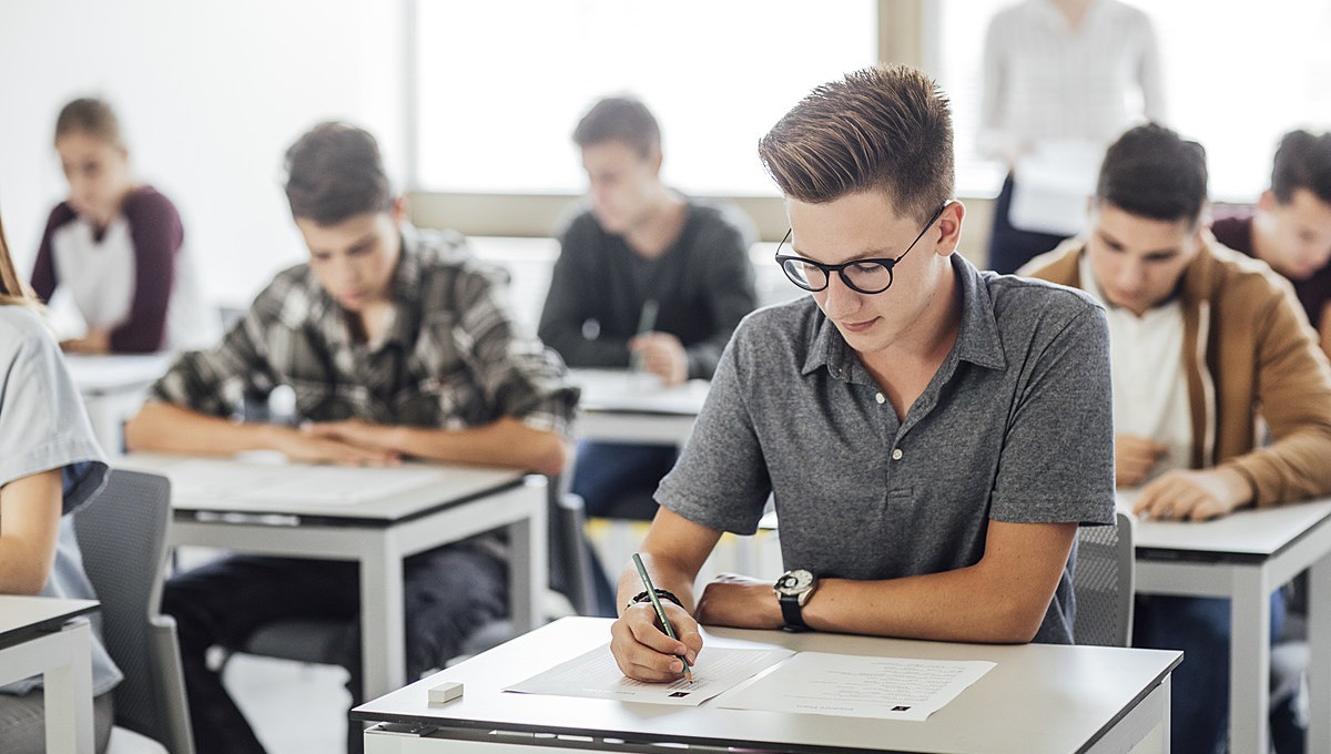 С 1 марта в российских школах начинают писать ВПР