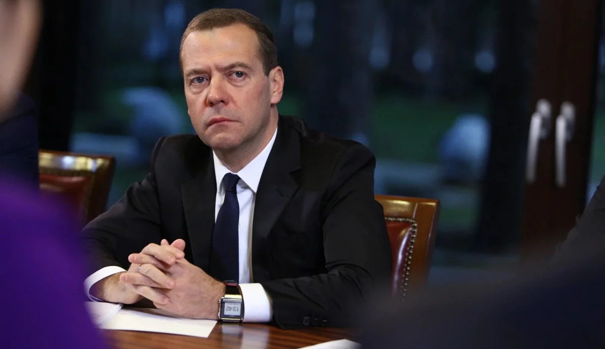 Путин назначил Медведева на должность своего заместителя по науке и образованию