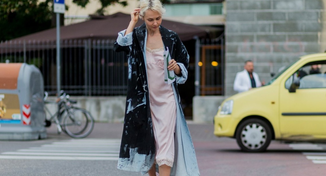 Школа в Великобритании предъявила родителям претензии, что они приходят за детьми в пижамах и халатах 