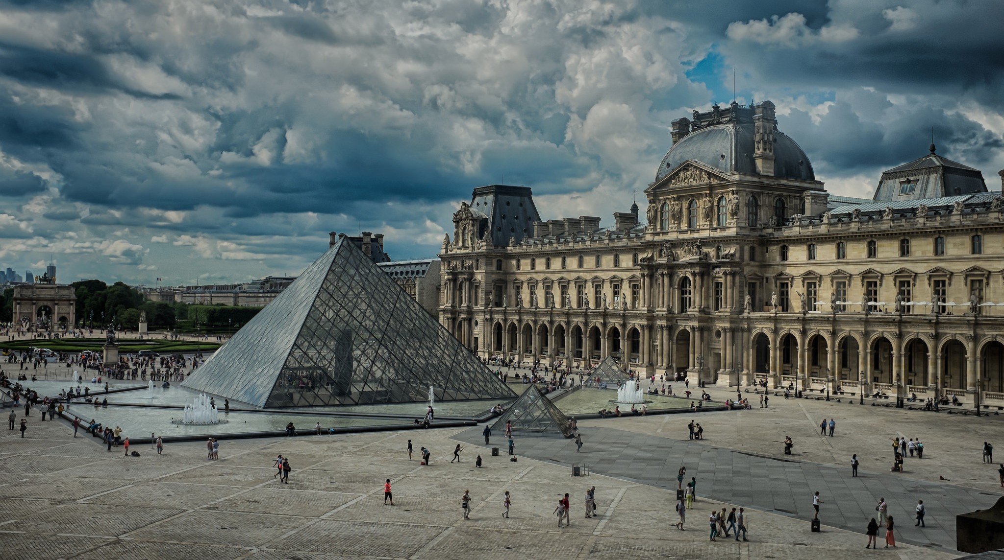 Лувр оцифровал и опубликовал в интернете всю свою коллекцию