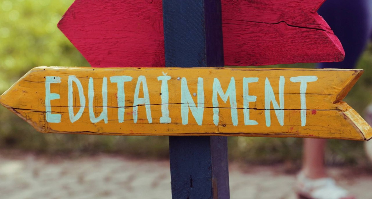 «Обучению через игру мешает повышенная тревожность родителей, которые считают, что скучное образование – хорошее, а радостное не может быть хорошим»