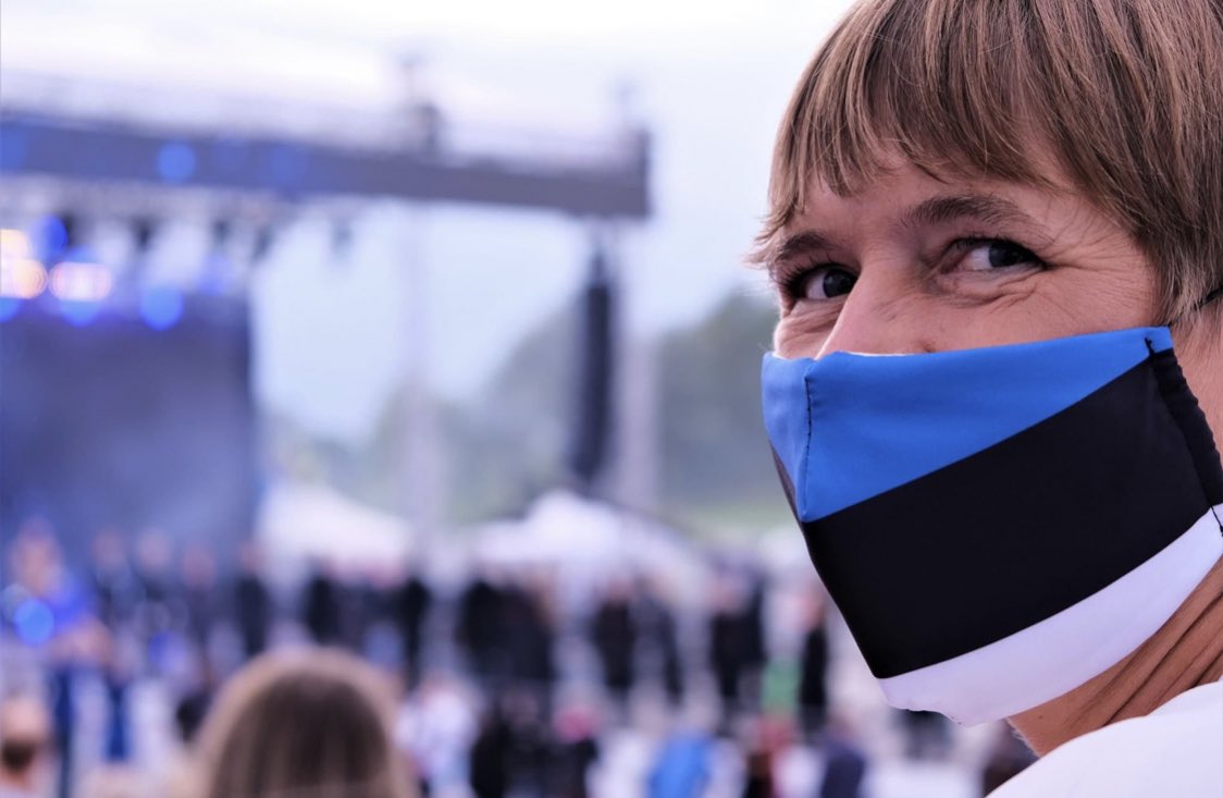 В Таллине возле школ появятся контейнеры для сбора одноразовых масок