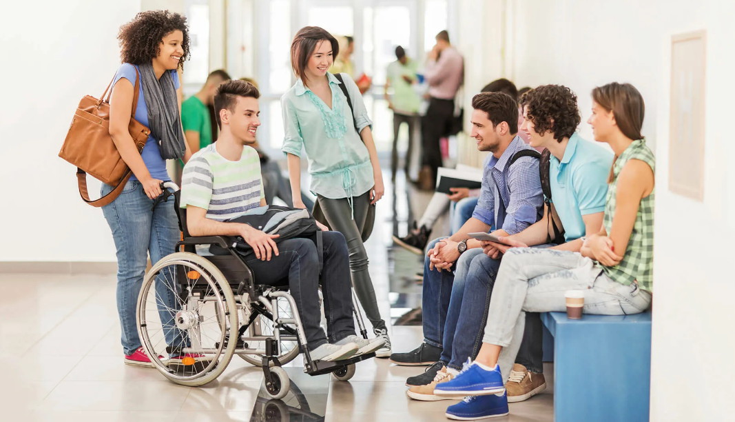 Больше половины детей с инвалидностью в России учатся в общеобразовательных школах