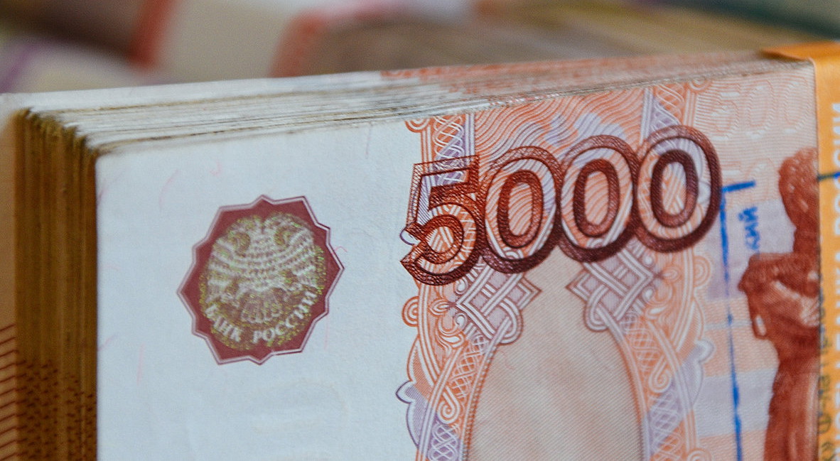 Ежемесячные выплаты: в Госдуме предложили выплачивать по 10 тысяч рублей каждому члену семьи