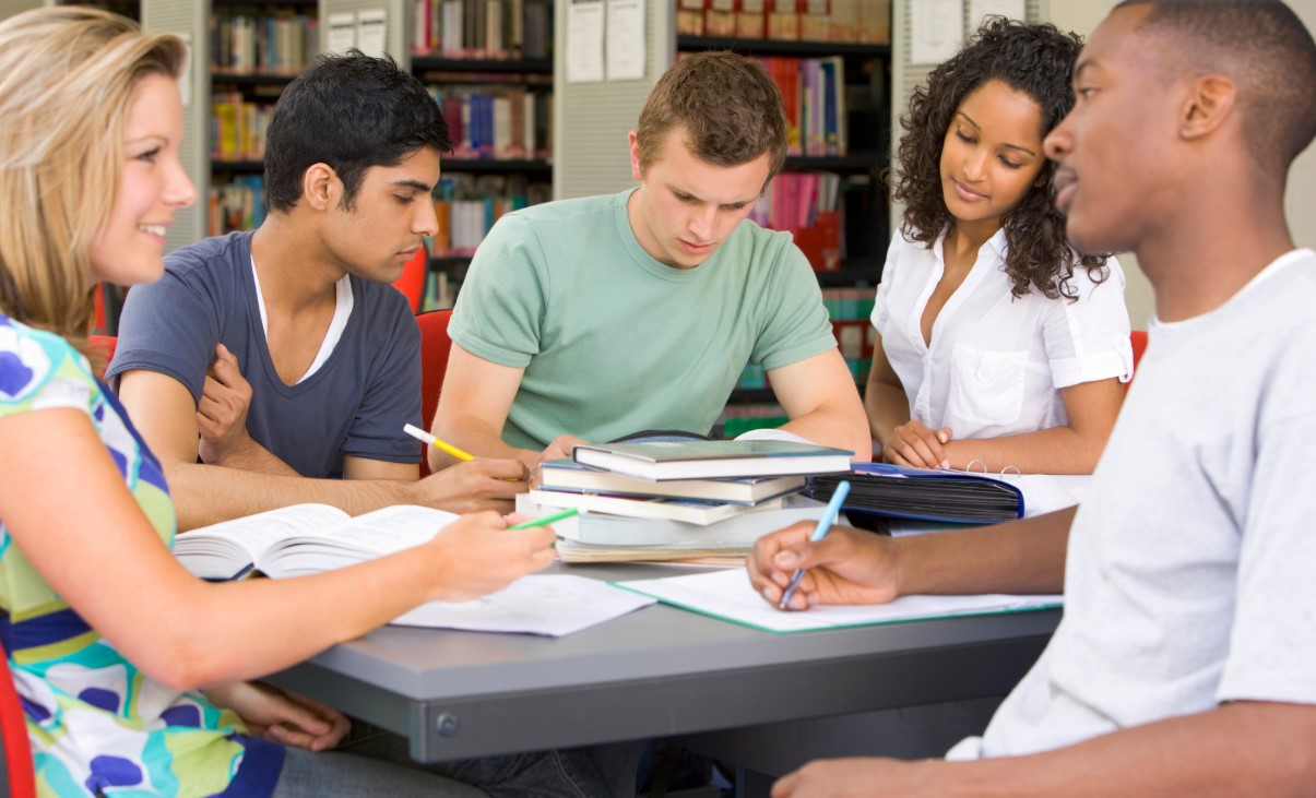 Минобрнауки призывает вакцинировать иностранных студентов