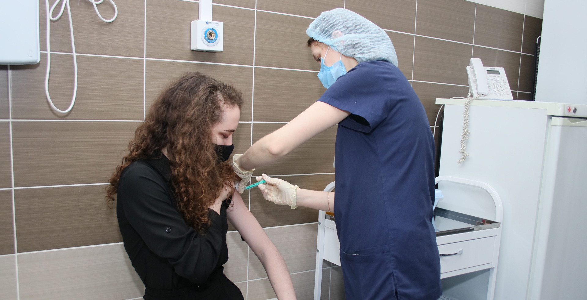 ВШЭ допустит к занятиям студентов без прививки или антител только с ПЦР-тестом