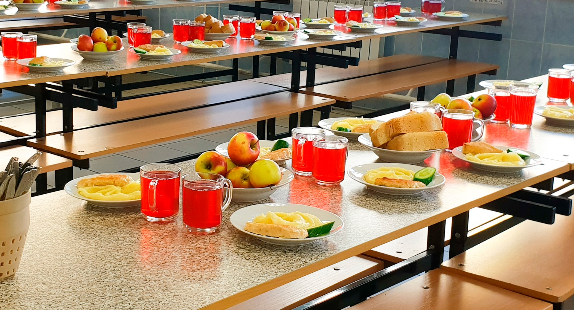 Сергей Кравцов рассказал про бесплатное питание, выплаты за классное руководство и родительские комитеты