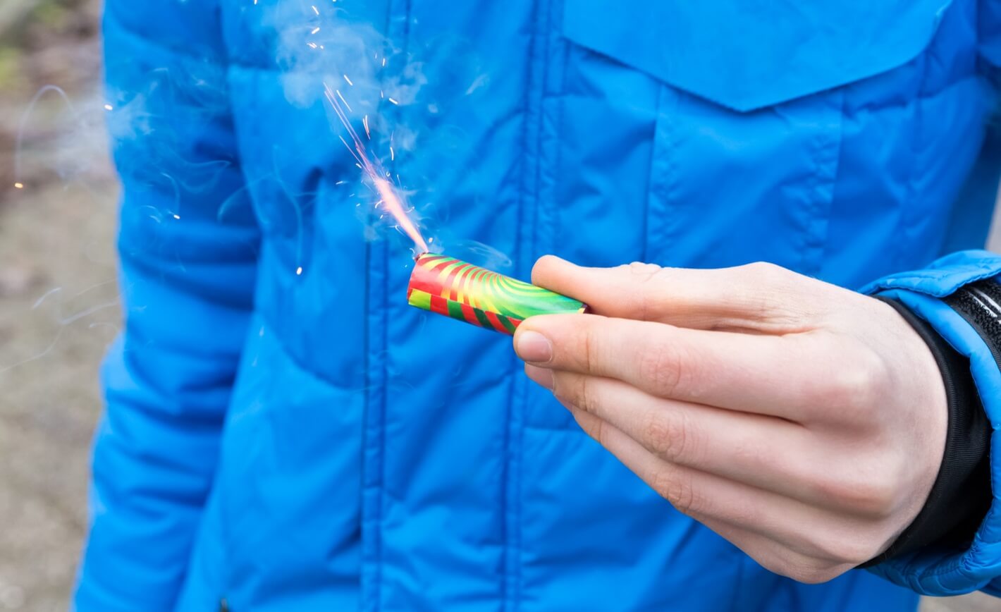 Два подростка получили тяжелые травмы рук при взрыве самодельной петарды под Воронежем