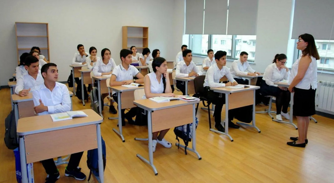 В Азербайджане начался учебный год для старшеклассников и студентов