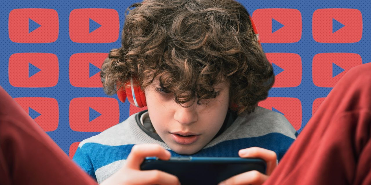 Опрос: 79% детей в России смотрят и читают блогеров