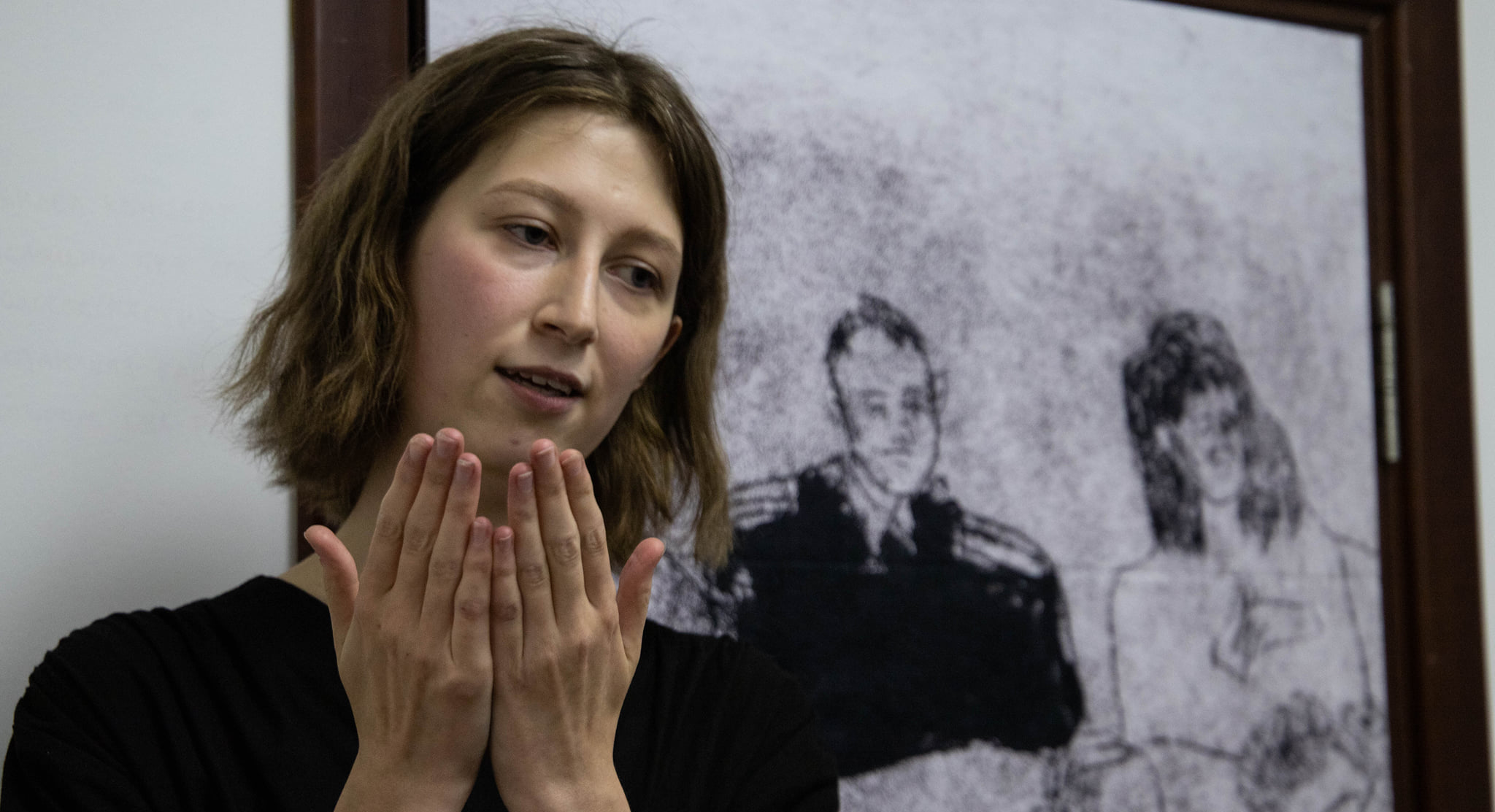 «Я хочу немножко посмеяться над тьмой»