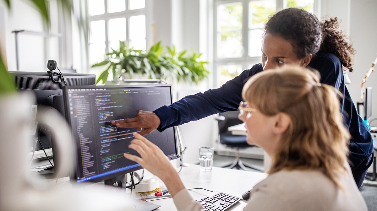 Человек не привязан к своему диплому и специальности, которую получил, он может менять сферу, учиться всю жизнь и получать навыки за месяцы или даже недели