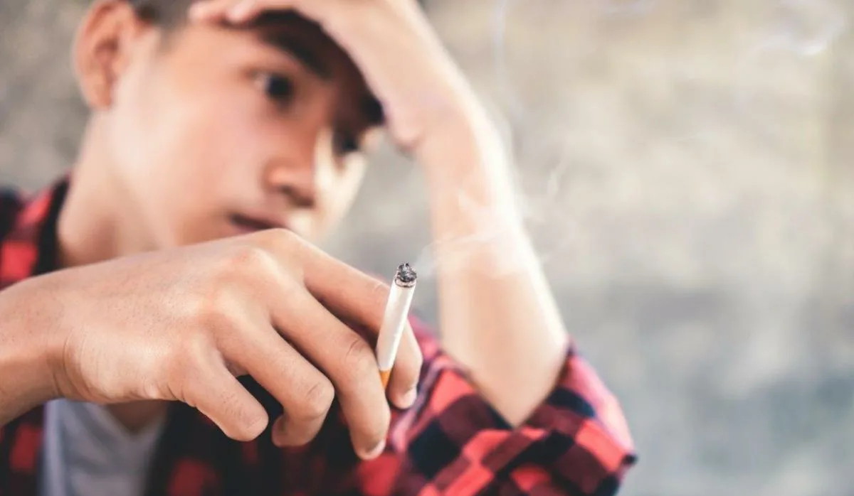 «Ну сделайте уже детям место для курения!»