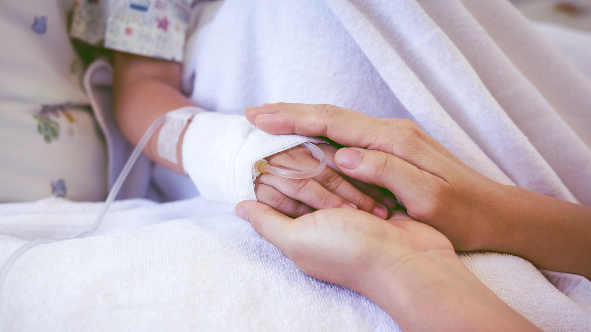 Эксперт Центра им. Гамалеи сообщил, что около 350–400 детей в России умерли от ковида