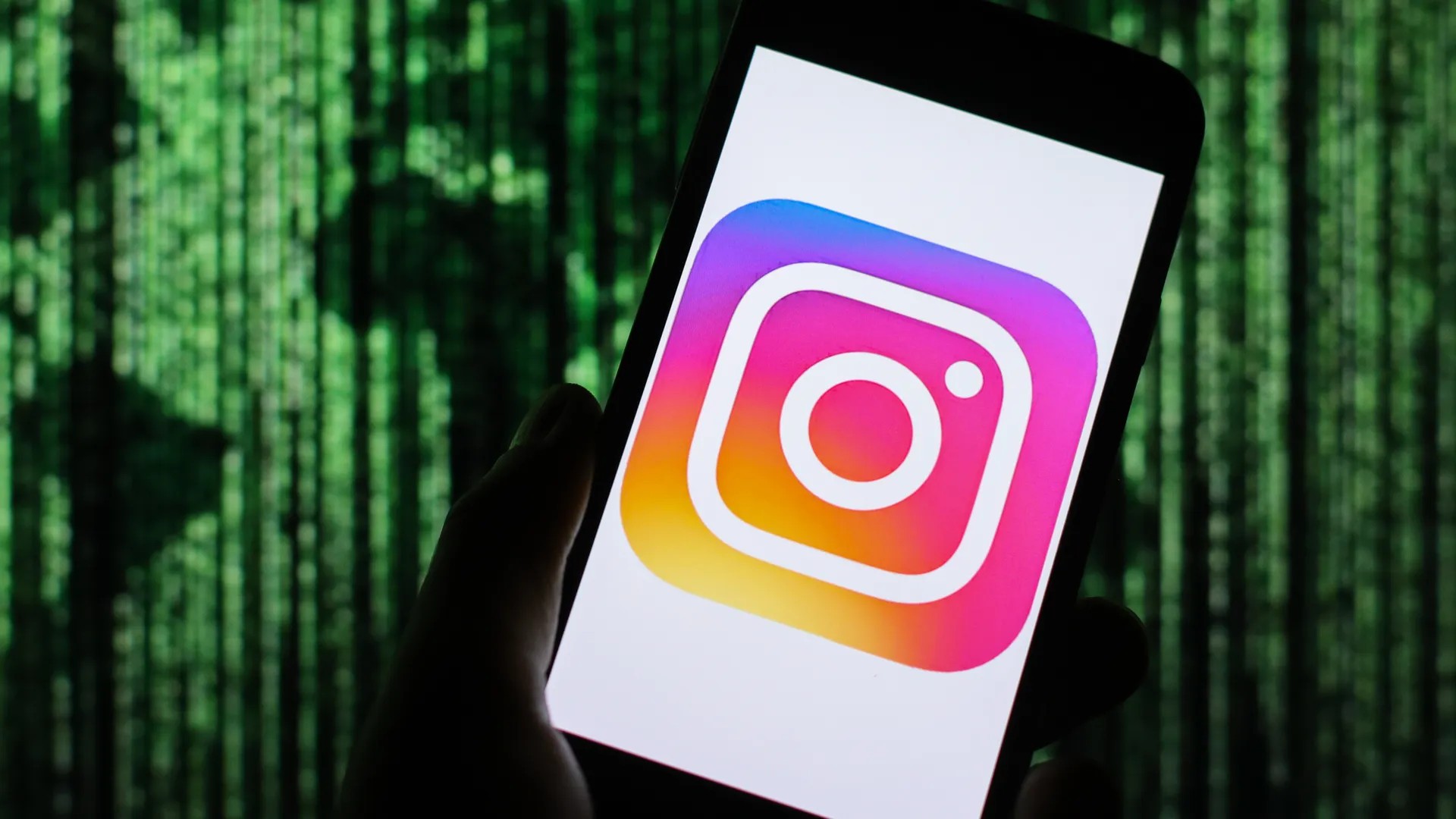Instagram усилит меры защиты подростков