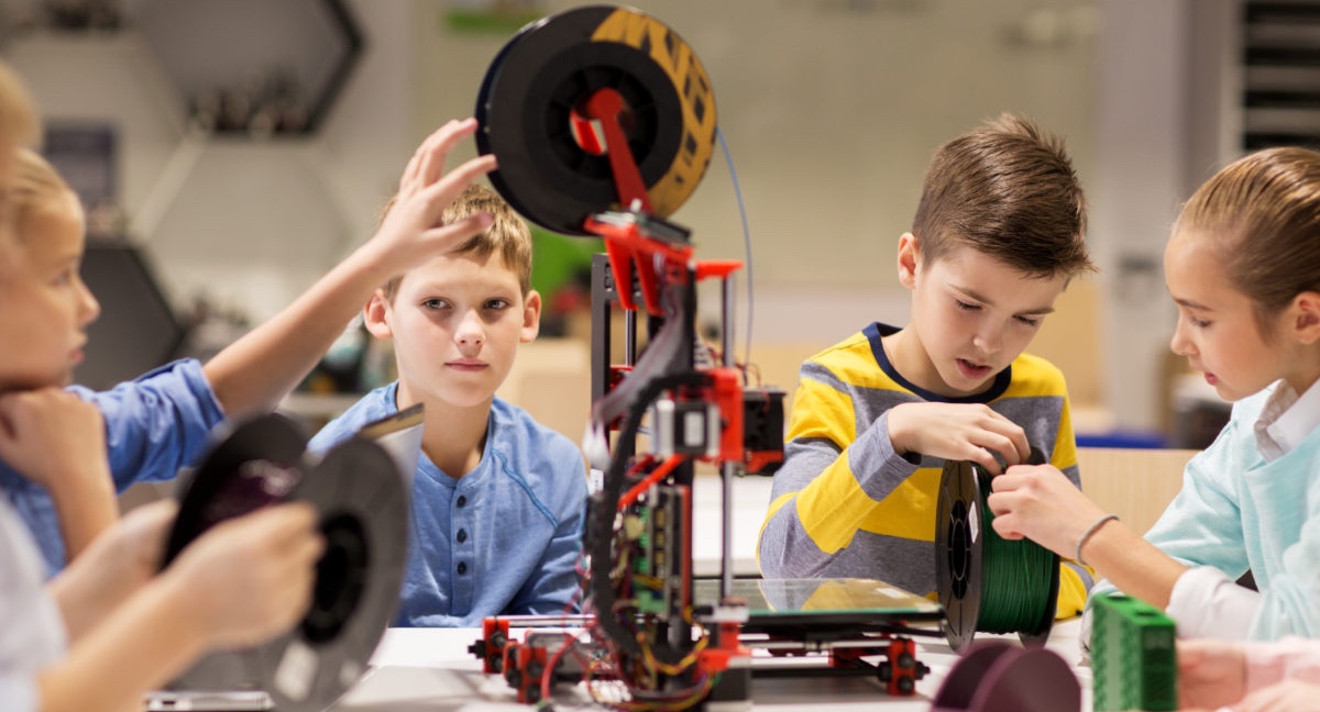 «Ошколивание», пришествие частного сектора, кружки на базе конфессий: как развивается дополнительное образование на постсоветском пространстве